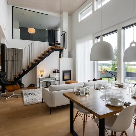 Arctic Horizon House - Panoramic River Views Villa