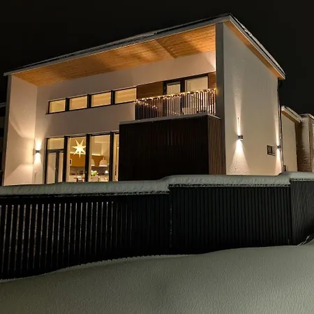 Arctic Horizon House - Panoramic River Views